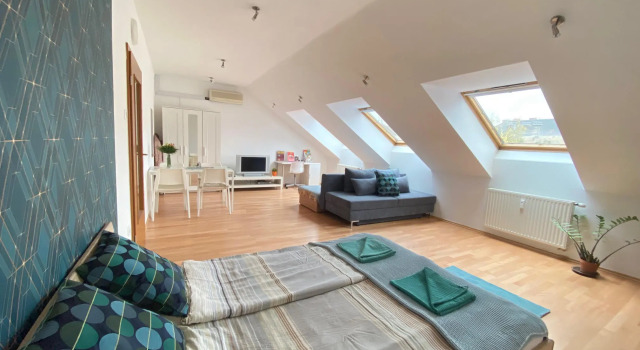 Четырёхместные апартаменты Апартаменты Orangehomes Apt Erkel Street
