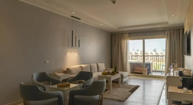 Двухместный люкс Posh Club Executive Jacuzzi с балконом Sunrise Crystal Bay Resort -Grand Select