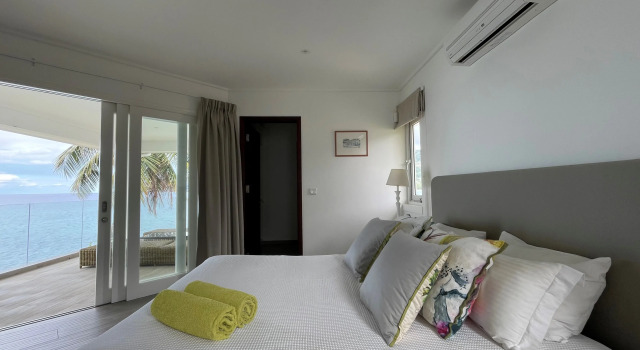 Апартаменты с 3 комнатами с видом на море Вилла VallonEnd Beach Front