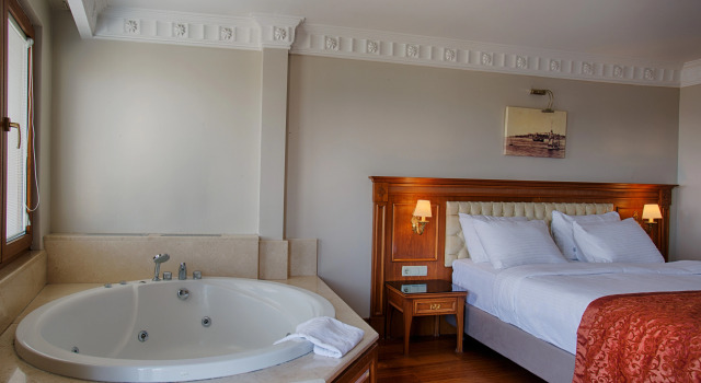 Jacuzzi Double room with sea view Hotel Sumengen-Special Category