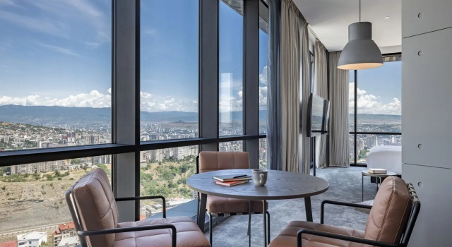 Двухместный полулюкс Pullman Tbilisi Axis Towers