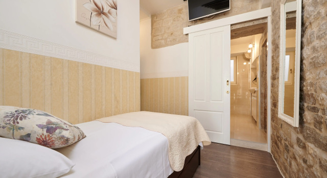 Номер Economy Palace Central Square