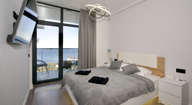 Dizainerskaya studiya  LS-Steel love s vidom na more s 13 etazhaApartments, Rezervovat Apartmán Alushta 