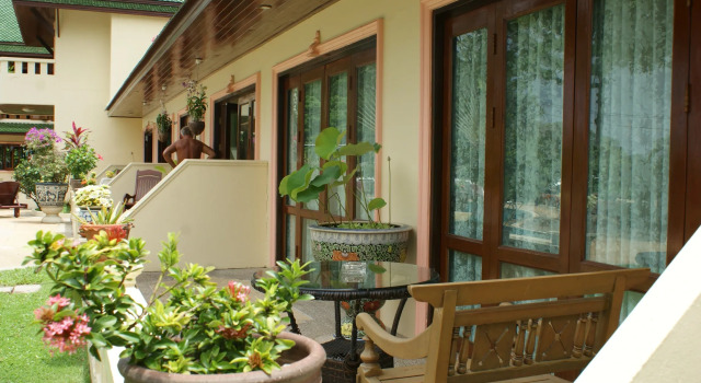 Двухместные апартаменты Deluxe с частичным видом на море Prince Edouard Apartments & Resort Patong Beach Phuket