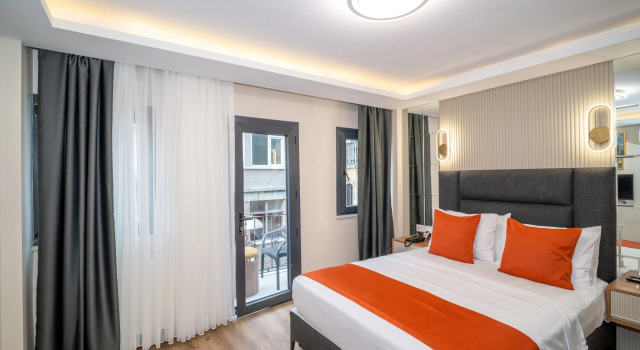 Номер Superior с балконом и с видом на город Отель Robin Hotel