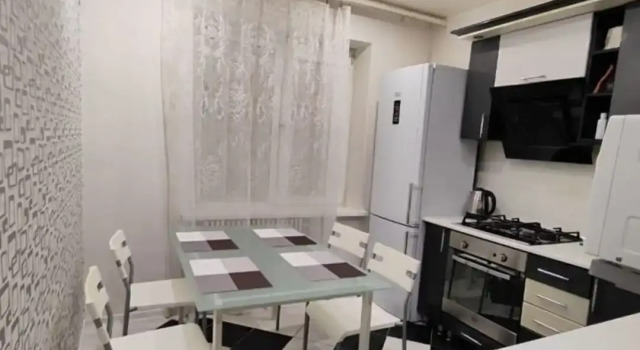 Semeynaya 3-komnatnaya Flat, Rezervovat Apartmán Hotely v Novgorodská oblast s parkováním, Parkování