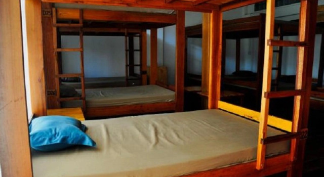 Кровать в общем номере с балконом и с красивым видом из окна CoCo Boutique Resort