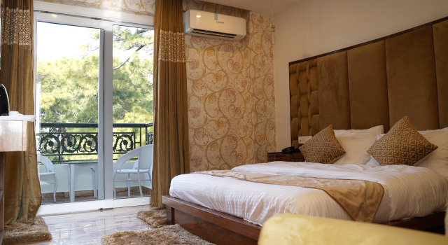 Номер Deluxe Hotel Saheb's Castle - Best Mountain View & Jacuzzi Suites, McLeodganj