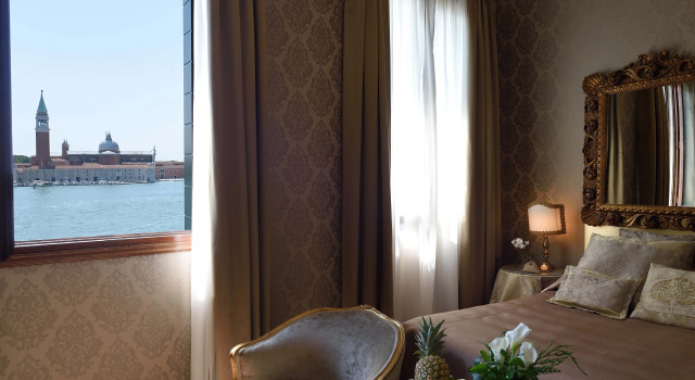Двухместный номер Deluxe with lagoon view Hotel Metropole Venezia