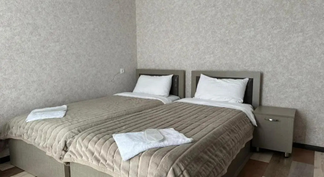 Четырёхместный номер Standard с балконом hotel Qumli