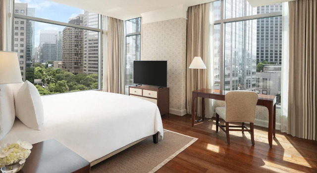 Четырёхместный клубный номер Prestige с 2 комнатами с видом на парк Отель Oriental Residence Bangkok