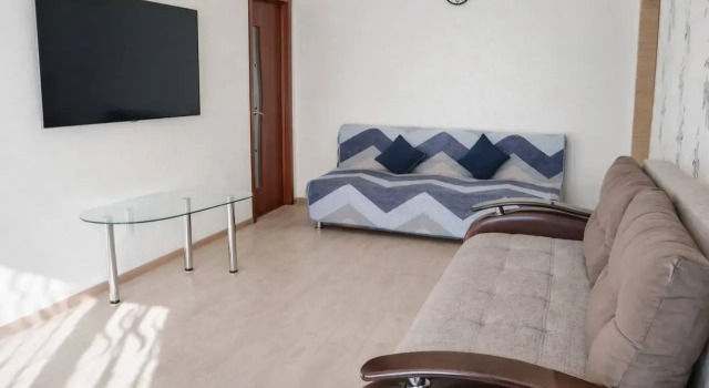 Dvuhkomnatnaya Natalie Rooms ryadom s TC Obrazcovyj dlya 7 gostej Flat, Prenota Appartamento Syzran' 