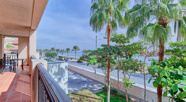 Апартаменты Bnbmehomes Lux2-Bedroom Spectacular Sea Views - 130, Забронировать Апартаменты/квартира Отели Пальмы Джумейра с бассейном, Бассейн