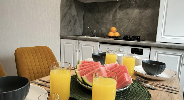 Uyutnaya 2-Komnatnaya U Parka S Konditsionerom Flat, Buchen Sie Ferienwohnung Hotels in Bugulminsky District mit Parkplatz, Parkplätze
