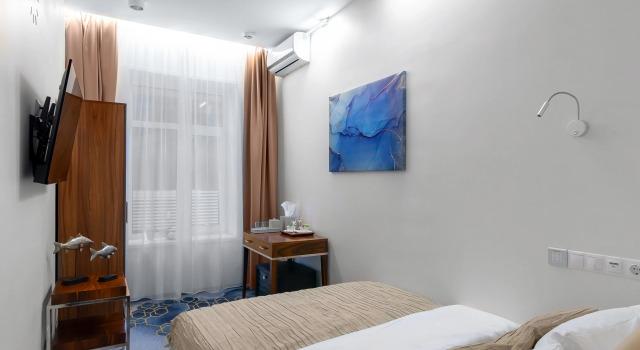Одноместный номер Standard с видом на внутренний двор Отель V Hotel&Rooftop Lounge