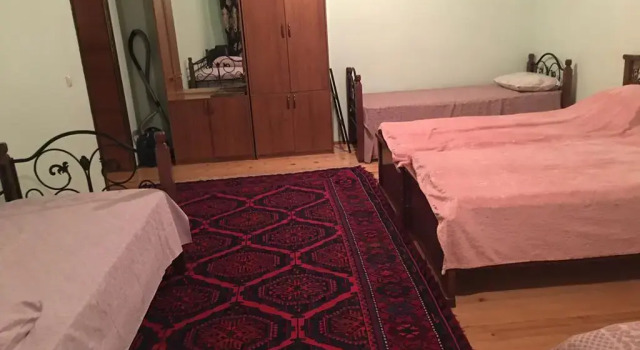 Кровать в общем номере Гостевой дом Уют