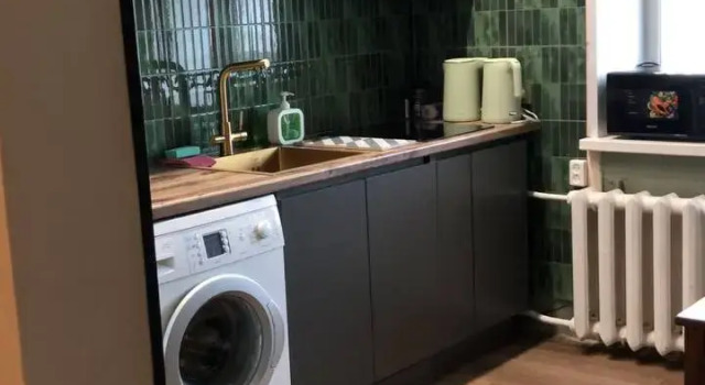 Chetyrekhkomnatnaya V Tsentre Rezha Flat, Buchen Sie Ferienwohnung Hotels in Resch mit Parkplatz, Parkplätze