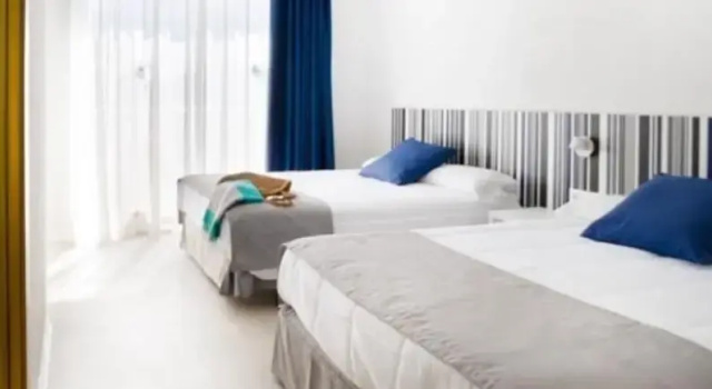 Четырёхместный номер Standard с балконом Отель Ibersol Hotel Sorra dOr