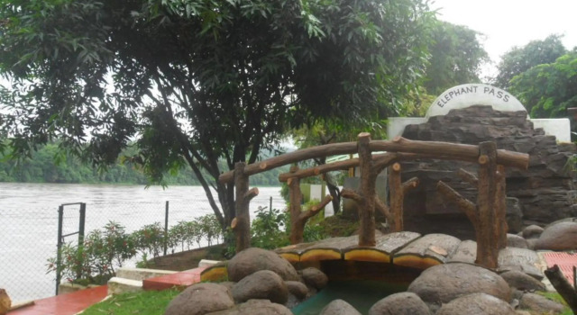 Отель Elephant Pass Ayurveda and Yoga Retreat Resort, Забронировать Курортный отель Отели Коданад с парковкой, Парковка
