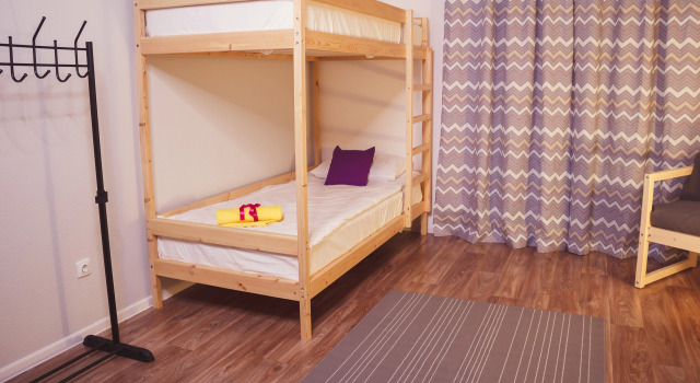 Bett im Wohnheim (Männerwohnheim) mit Blick EvroHostel