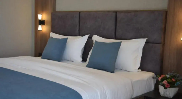Номер Economy с балконом и с видом на внутренний двор Sara Hotel Bishkek