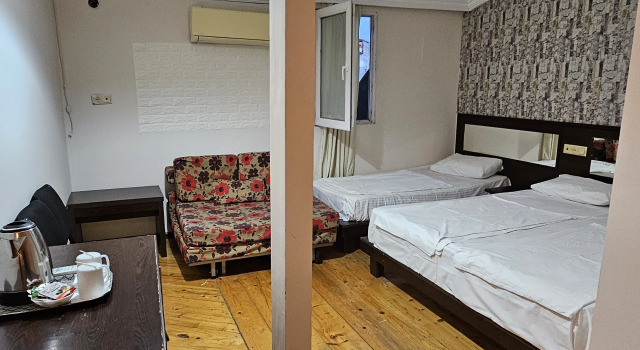 Номер Standard с 3 комнатами с видом на город Hotel old terrace batumi