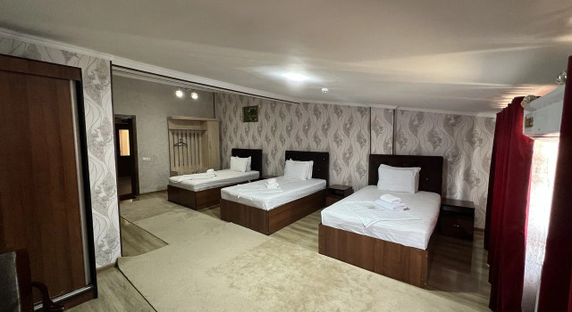 Трёхместный номер Standard Мансарда с балконом и с красивым видом из окна Отель Garden City