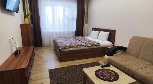 Четырёхместный номер Superior с балконом и с красивым видом из окна Апартаменты Fresh Room на ул. Грибоедова