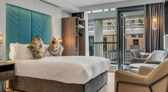 Двухместная студия Smart с балконом Отель Roomzzz Edinburgh
