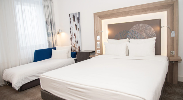 Двухместный номер Семейный с диваном Отель Novotel Красноярск Центр
