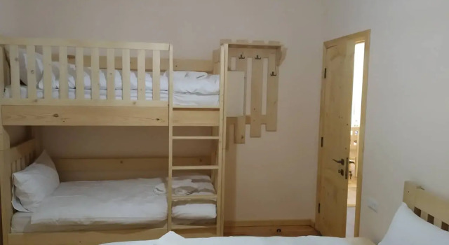 Четырёхместный номер Standard с красивым видом из окна Гостевой дом Petit Dilijan