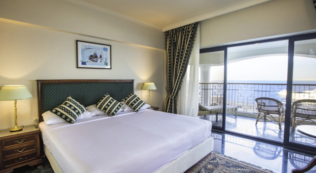 Трёхместный люкс Executive с балконом и с видом на море Sunrise Holidays Resort