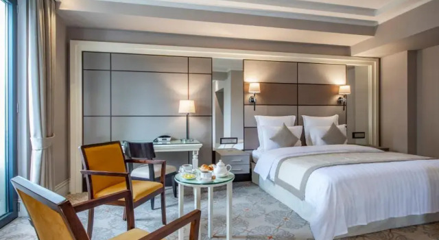 Трёхместный номер Executive Ambassadori Tbilisi Hotel