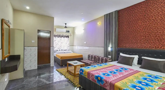 Люкс с балконом и с красивым видом из окна Vinodhara Guest House