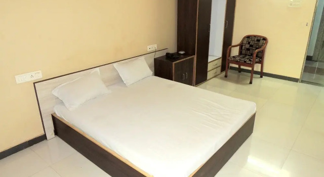 Номер Deluxe Отель Rajvi Palace by sky stays
