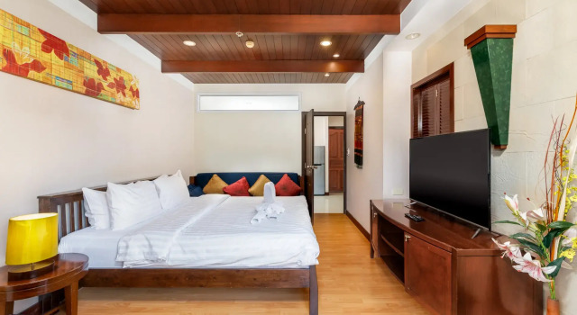Двухместный номер Comfort с балконом и с видом на море Апартаменты OMNIA Phuket - Patong Tower