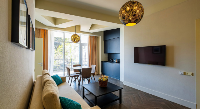 2 rooms Apartment with balcony and with view Seven Hotel