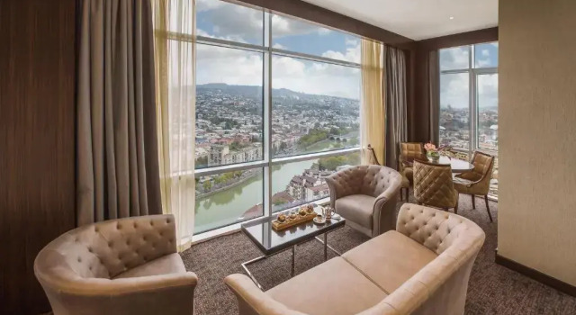 Двухместный люкс Executive The Biltmore Tbilisi Hotel