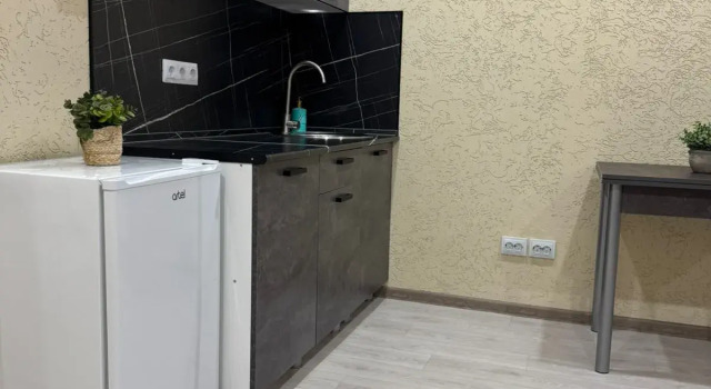 Uyutnaya Sutochnaya Flat, Prenota Appartamento Hotel economici a Omsky District