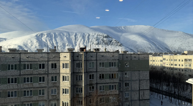 Квартира Уютная 2-к у Горнолыжного Курорта, Забронировать Апартаменты/квартира Отели Кировска с парковкой, рядом с Подъёмник К-6 (нижняя станция), Парковка