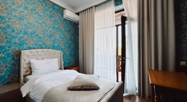 Standard Twin room with balcony Armenia Hotel