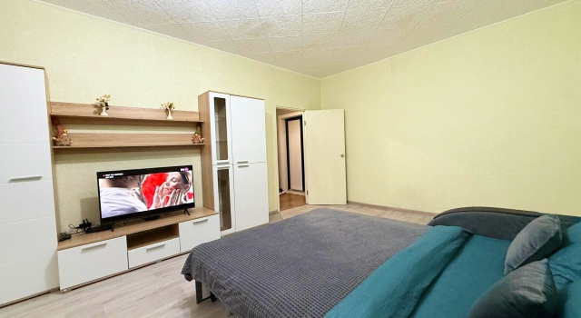 1-Komnatnaya V Mkrn Yubileyny 1/1 Ot Dom 89 Flat, Đặt Căn hộ Khách sạn ở Ural có chỗ đỗ xe, Bãi đậu xe