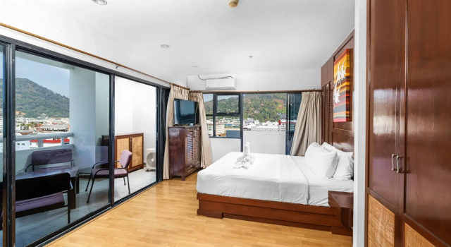 Двухместный номер Comfort с балконом и с видом на море Апартаменты OMNIA Phuket - Patong Tower