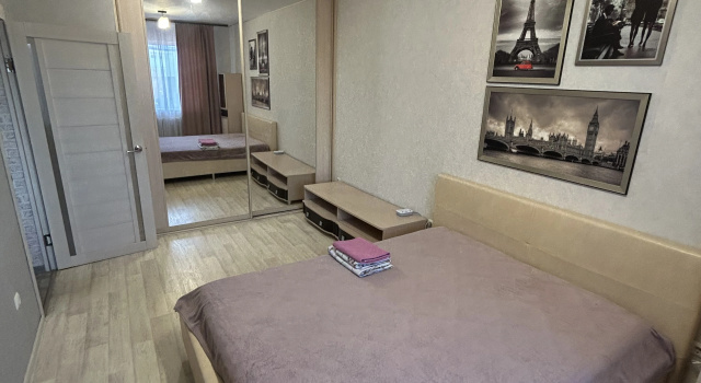 Arkticheskaya 4-115 Flat, Prenota Appartamento Hotel economici a Ural
