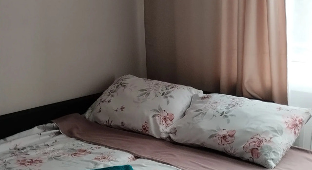 Uyutnaya studiya ryadom s vokzalom Apartments, Rezervovat Apartmán Hotely v Novgorodská oblast s parkováním, Parkování