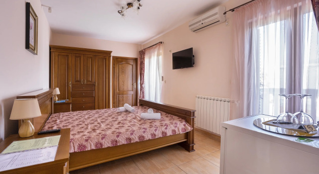Двухместный номер Standard с балконом и с видом на горы Yugoslavia Mini-Hotel