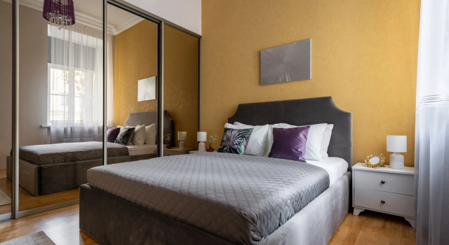 Квартира LetYourFlat Oxford 2 спальни, Забронировать Апартаменты/квартира Отели Санкт-Петербурга с парковкой, рядом с Станция метро «Сенная Площадь», Парковка