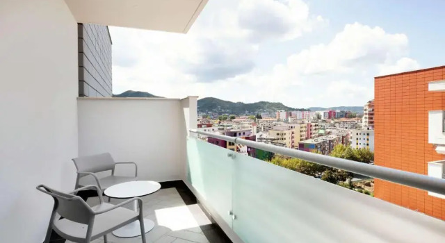 Трёхместный номер Hilton Garden Inn Tirana