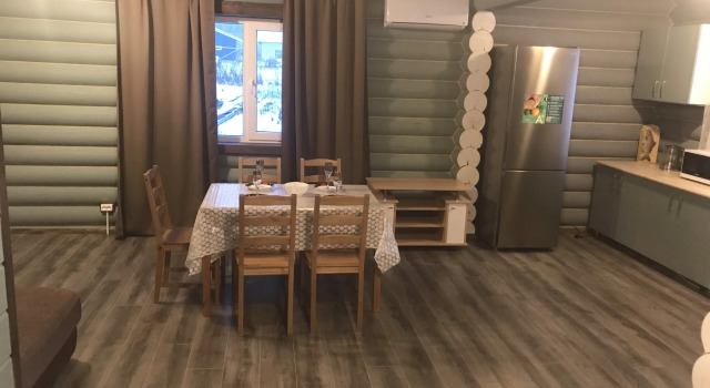Na Chetyre Persony Guest House, Prenota Affittacamere Hotel a Carelia con parcheggio, Parcheggio