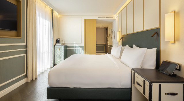 Отель The Emerald House Lisbon, Curio Collection By Hilton